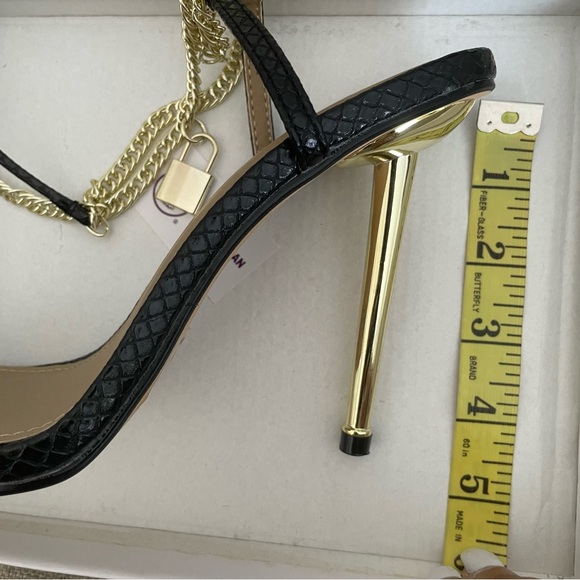🌟 New w/Box: Chain link w/padlock strappy stiletto heels - Picture 7 of 7